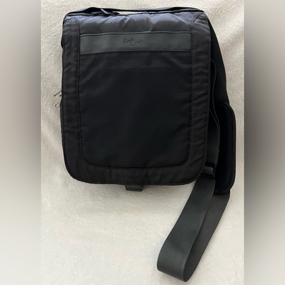 eagle creek Other - Eagle Creek Crossbody Traveler